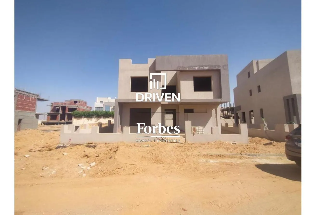 Sale in Grand Heights: Villa Grand Heights - Sheikh Zayed - Super Lux .