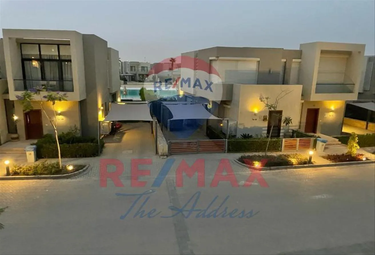 Sale in Azha: Townhouse Corner - 2nd Row Lagoon –  Azha