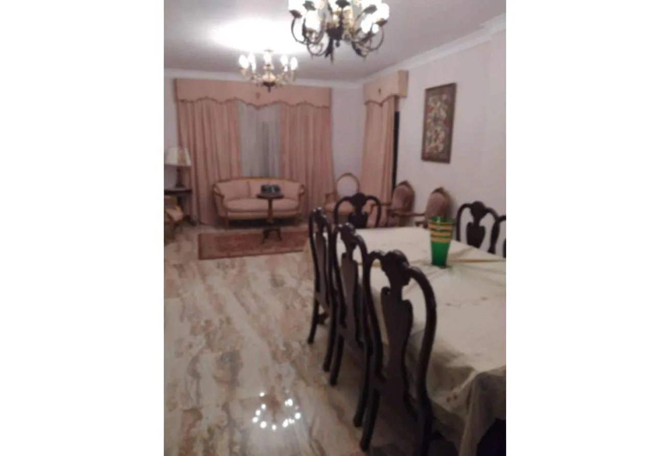 Sale in South Investors Area: شقة للبيع في المستثمرين الجنوبية بالقرب التسعين