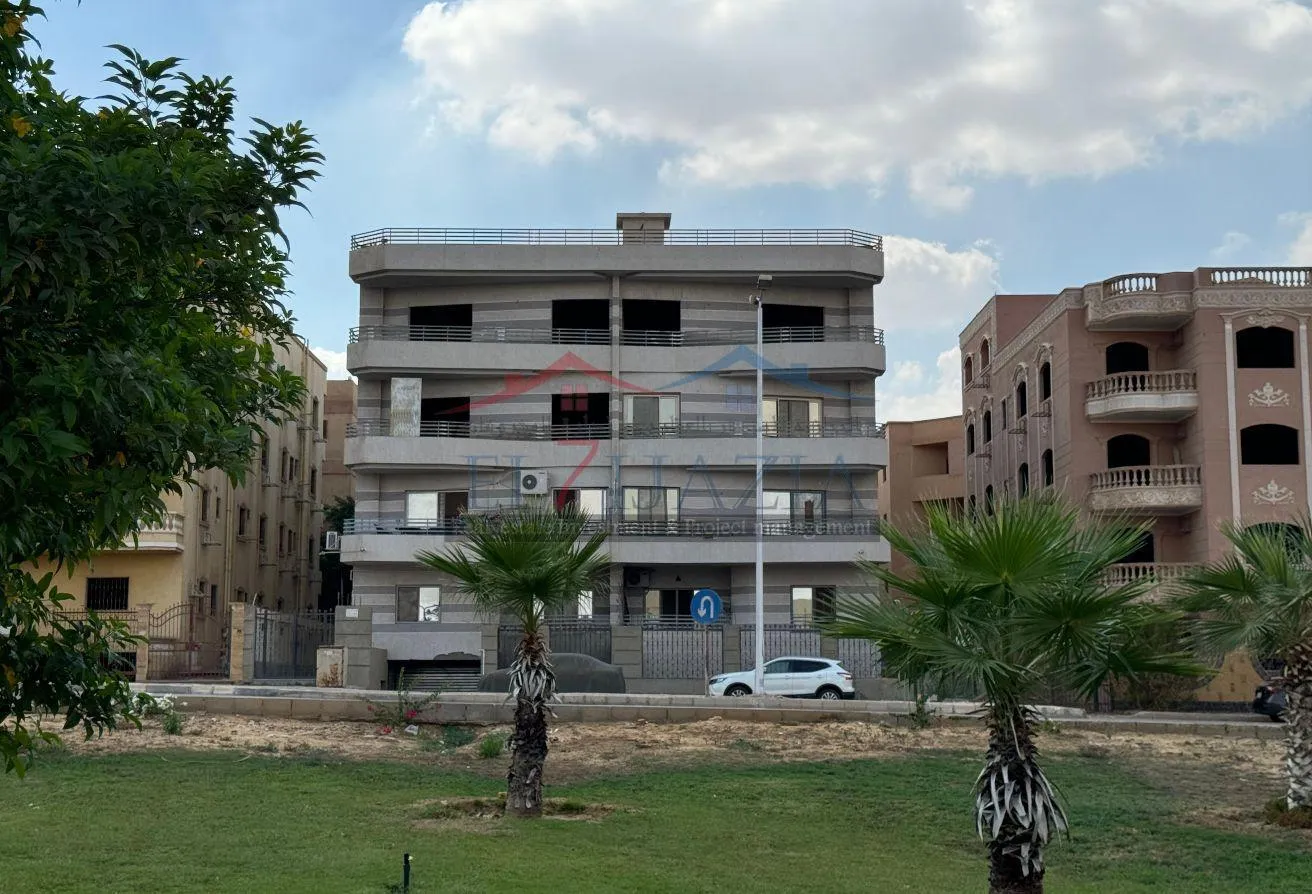 Sale in 1st Area: شقه230م بحرى بالدور الثالث بفيو جنينه كبيره ومميزة