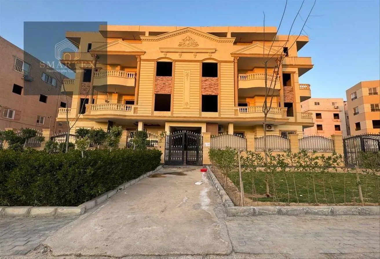 Sale in El Nady District: شقه للبيع في الشروق حي النادي 160م جانبي ع جاردن