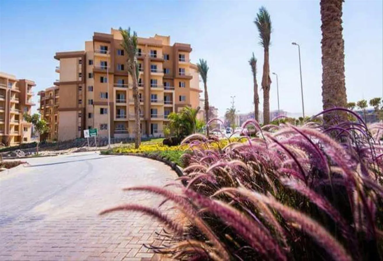 Sale in Ashgar City: Contract with 2.5% installments 12 y