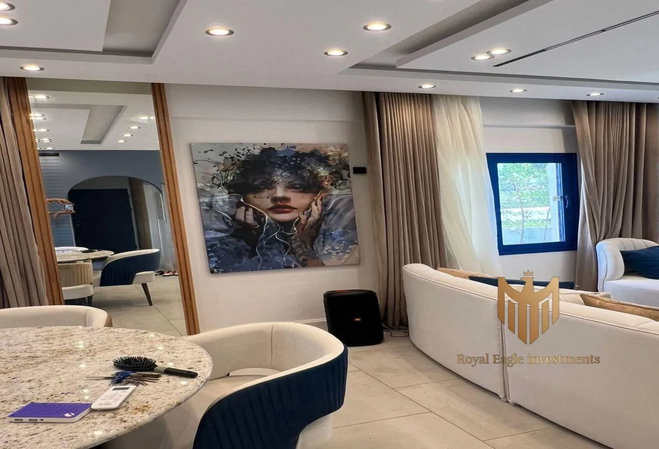 Sale in Marassi: تاون هاوس للبيع في جريك بموقع متميز جدا