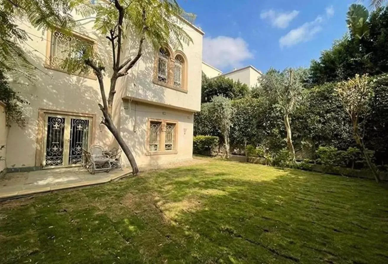 Rent in Greens: Greens, for rent, kitchen &amp; Ac's, Garden         .