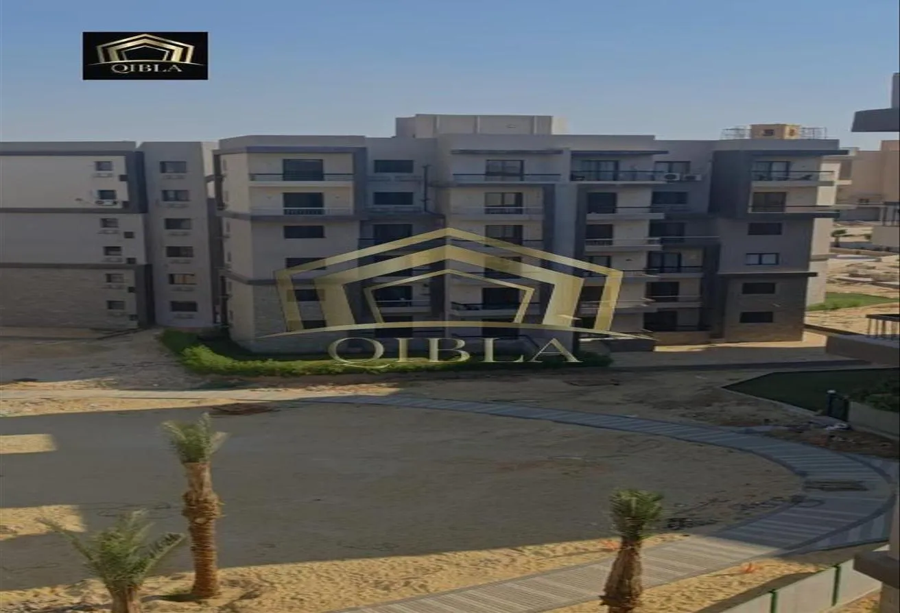 Sale in Ashgar City: City trees compound for sale prime location resell
