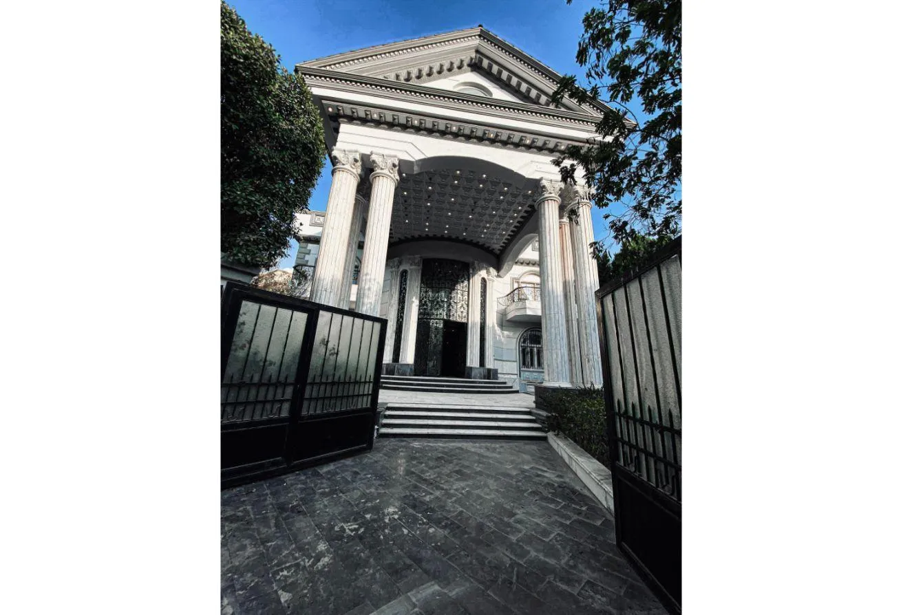 Sale in Beverly Hills: لعشاق الفخامة والمساحة الكبير قصر للبيع بالشروق
