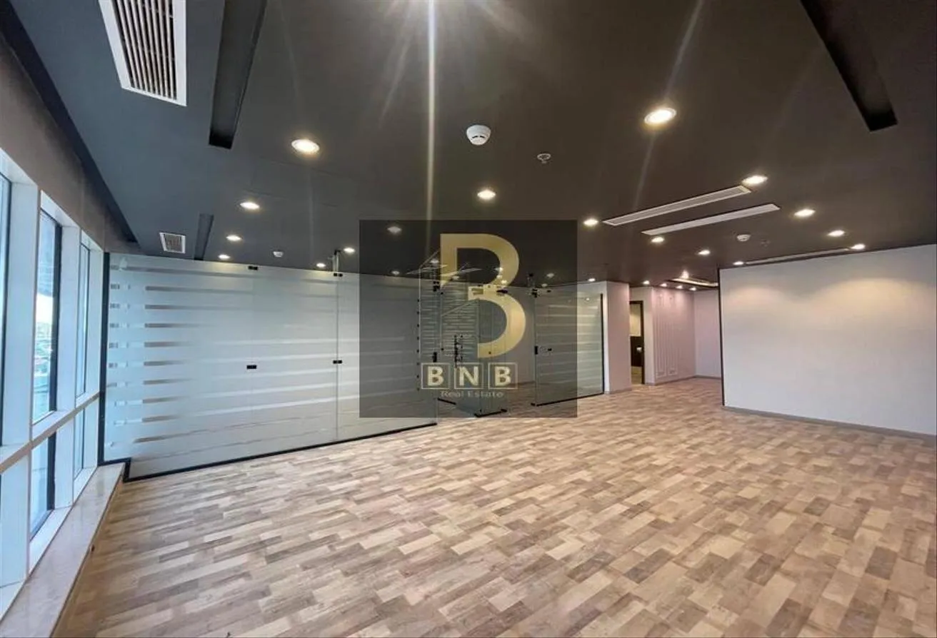 Rent in V90: Office 123m Prime Location in North 90st