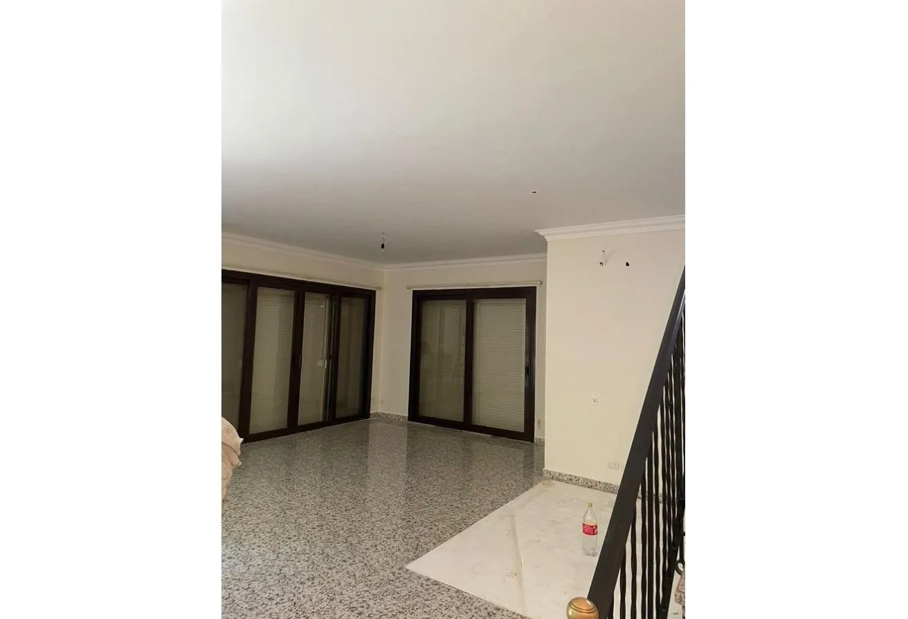 Rent in Casa: للايجار دوبليكس في كازا بيفرلي هيلز سوديك