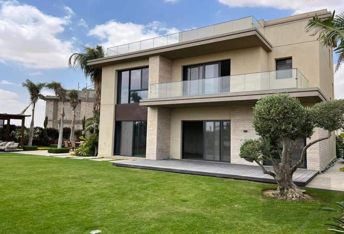 Sale in IRA New Zayed: Villa for sale near SODIC &amp; Sphinx Airport 12-year