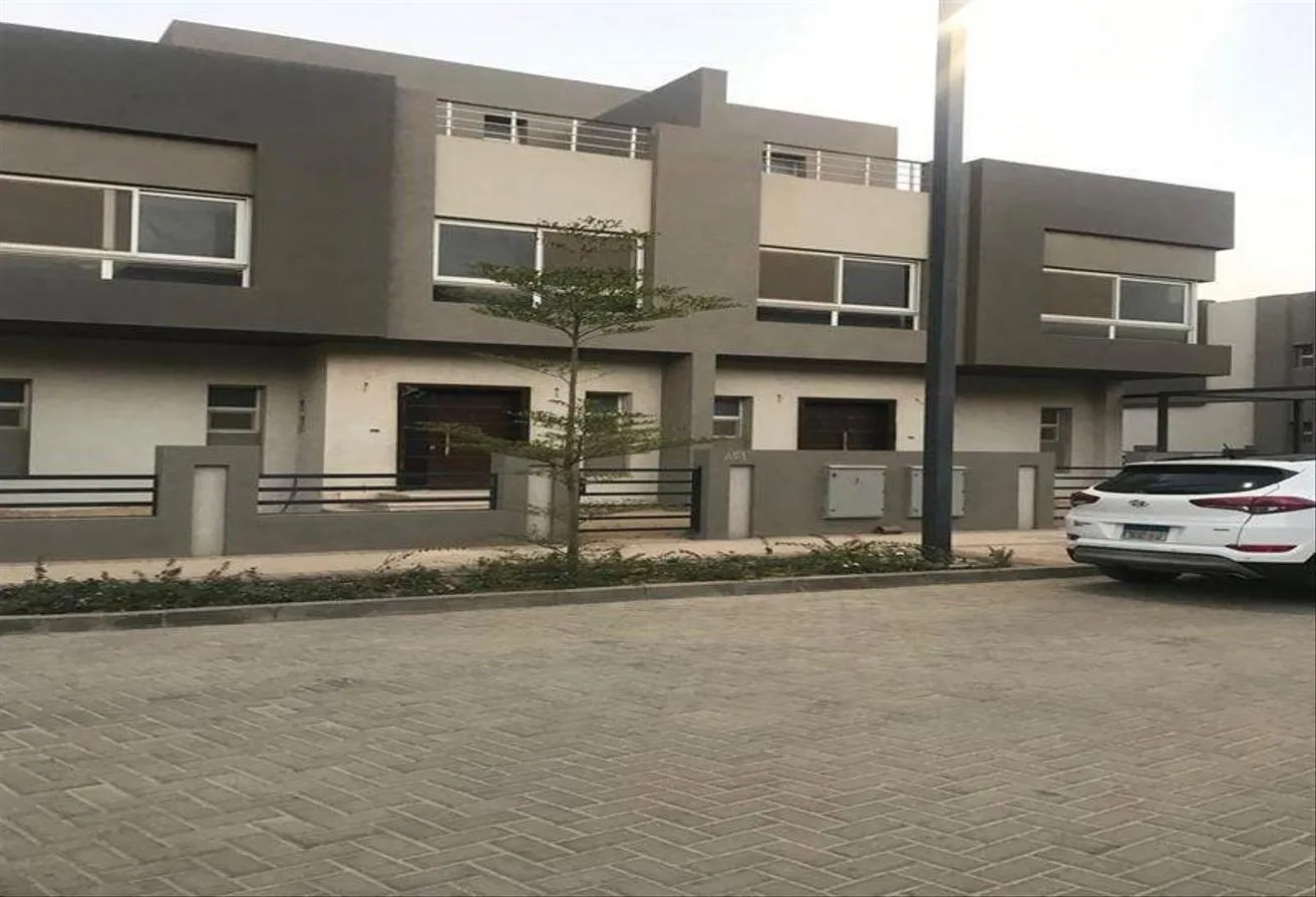Sale in Etapa: Twin house open view in compound Etapa for sale