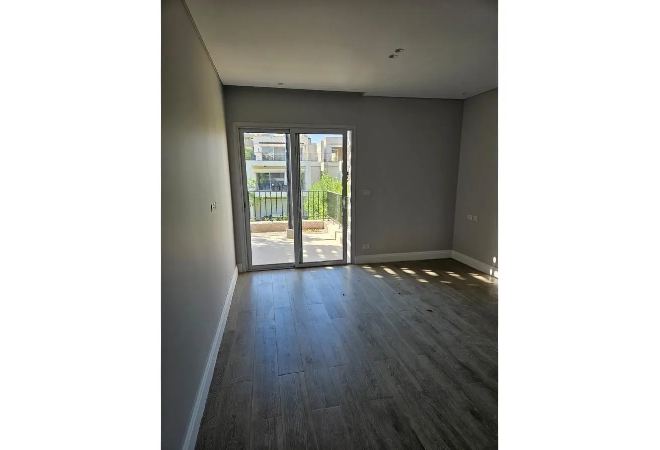 Sale in Westown: Finished Clinic in heart of Beverly Ready to move