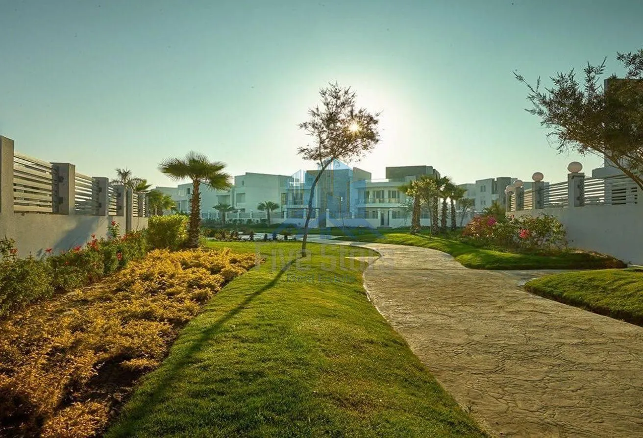 Sale in Cleopatra Square: Twin 236m +garden 263m ready to move over 18months