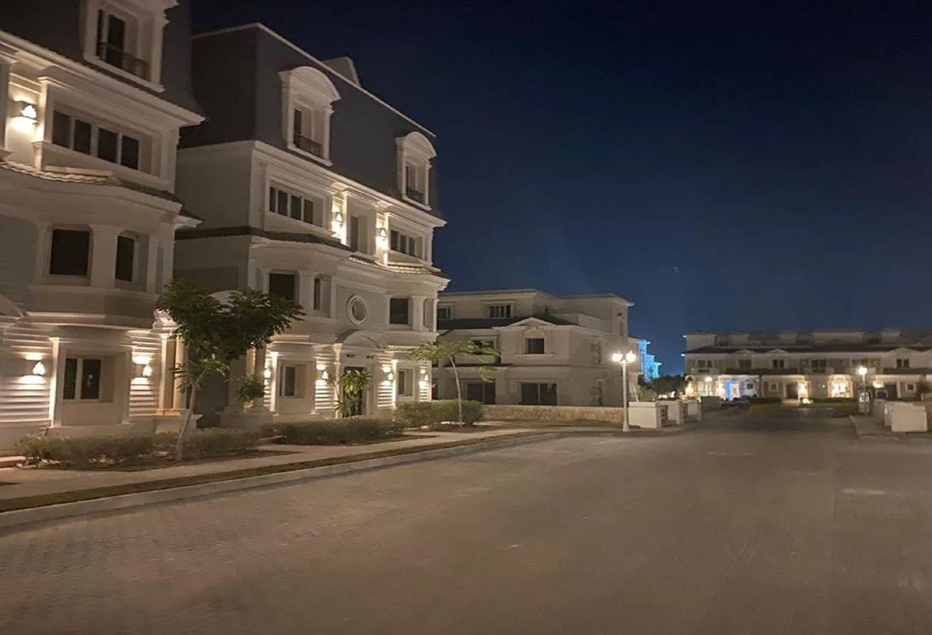 Sale in Mountain View iCity: تاون هاوس ميدل للبيع فى ماونتن فيو اى سيتى التجمع