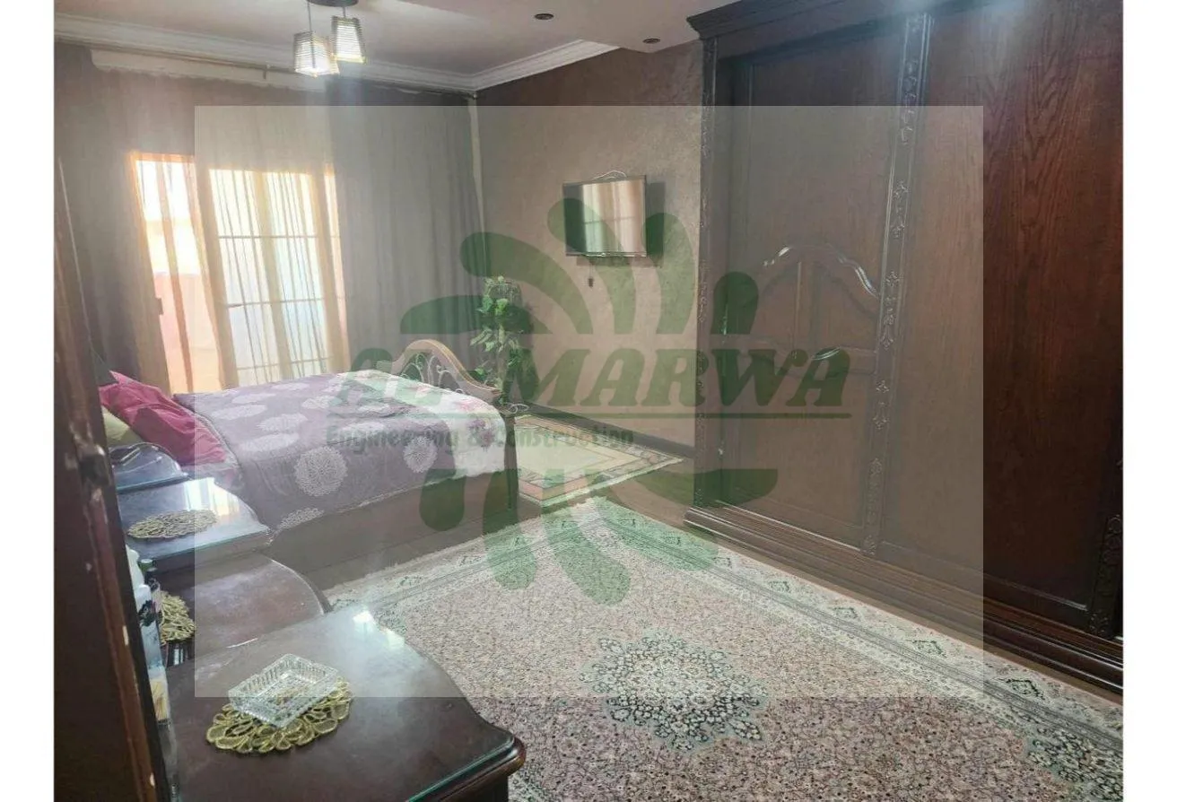 Sale in 5th District: شقة 210 م للبيع متشطبة أرضى مرتفع الشيخ زايد