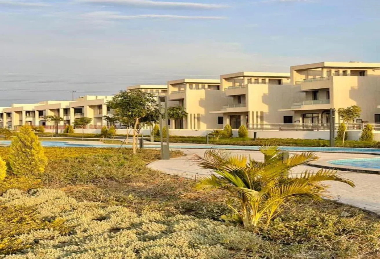Sale in Grand Heights: Town house very prime location direct view lakes