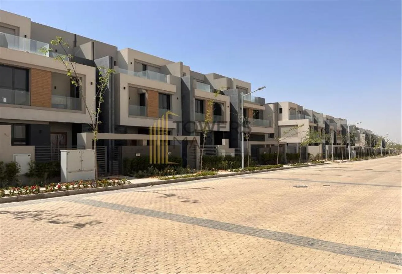 البيع في لافيستا سيتي: تاون هاوس بفيو مفتوح على الجاردن / كورنر / مودرن 