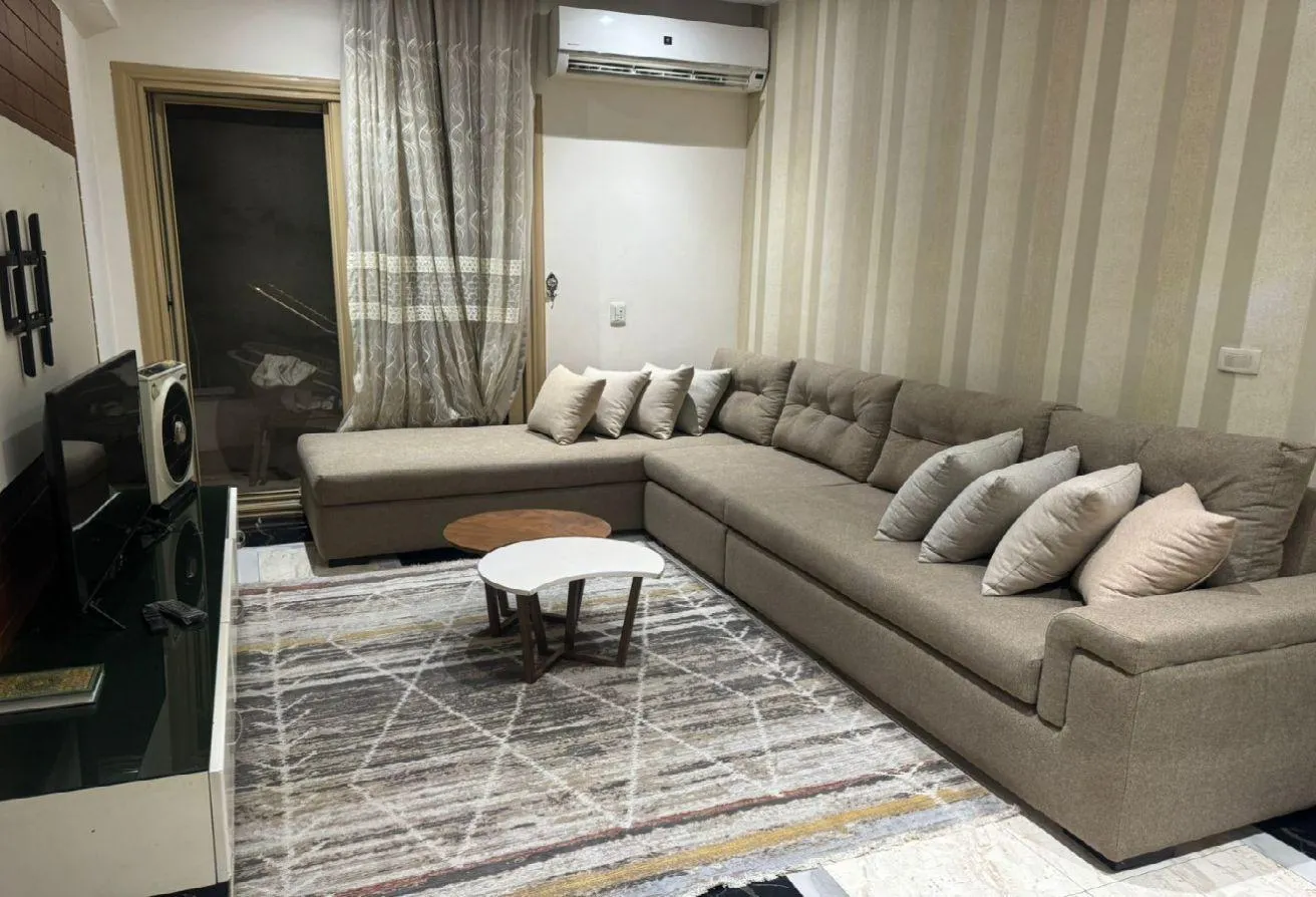Rent in El Yasmeen 2: للايجار مفروشه حى الياسمين شقه ٢٥٠م