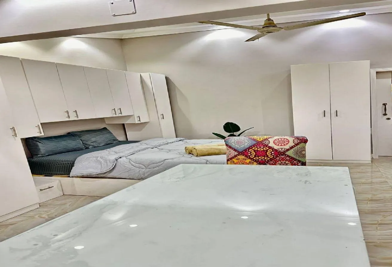 Rent in Al Ashrafiya: للايجار مفروش كمبوند الأشرفية ١١٠م باسناسير