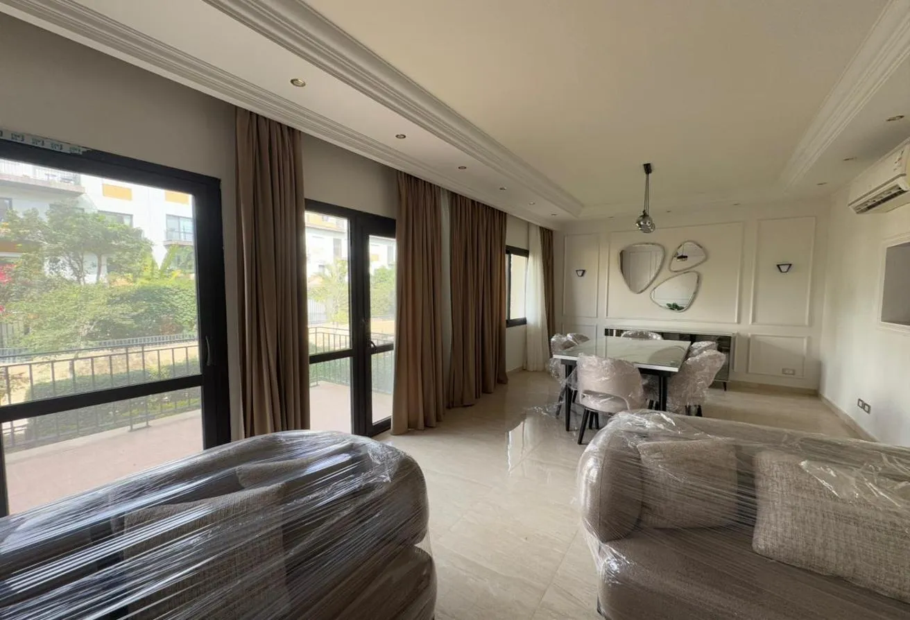 Sale in Westown: Resale villa in Westown, kitchen, AC's, shutters