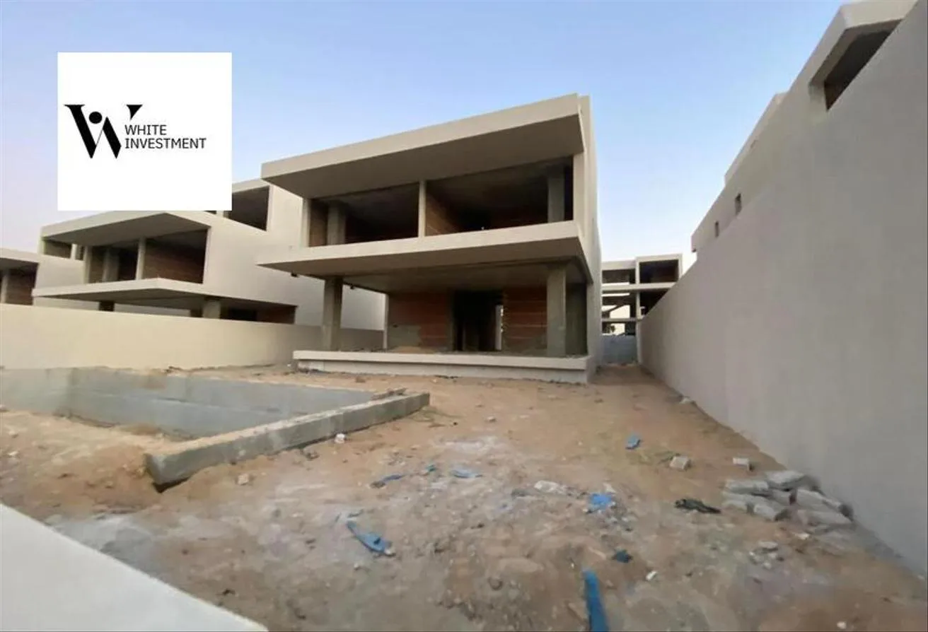 Sale in Lake View: HOT DEAL Lake View Boutique Villa 600 m Delivered