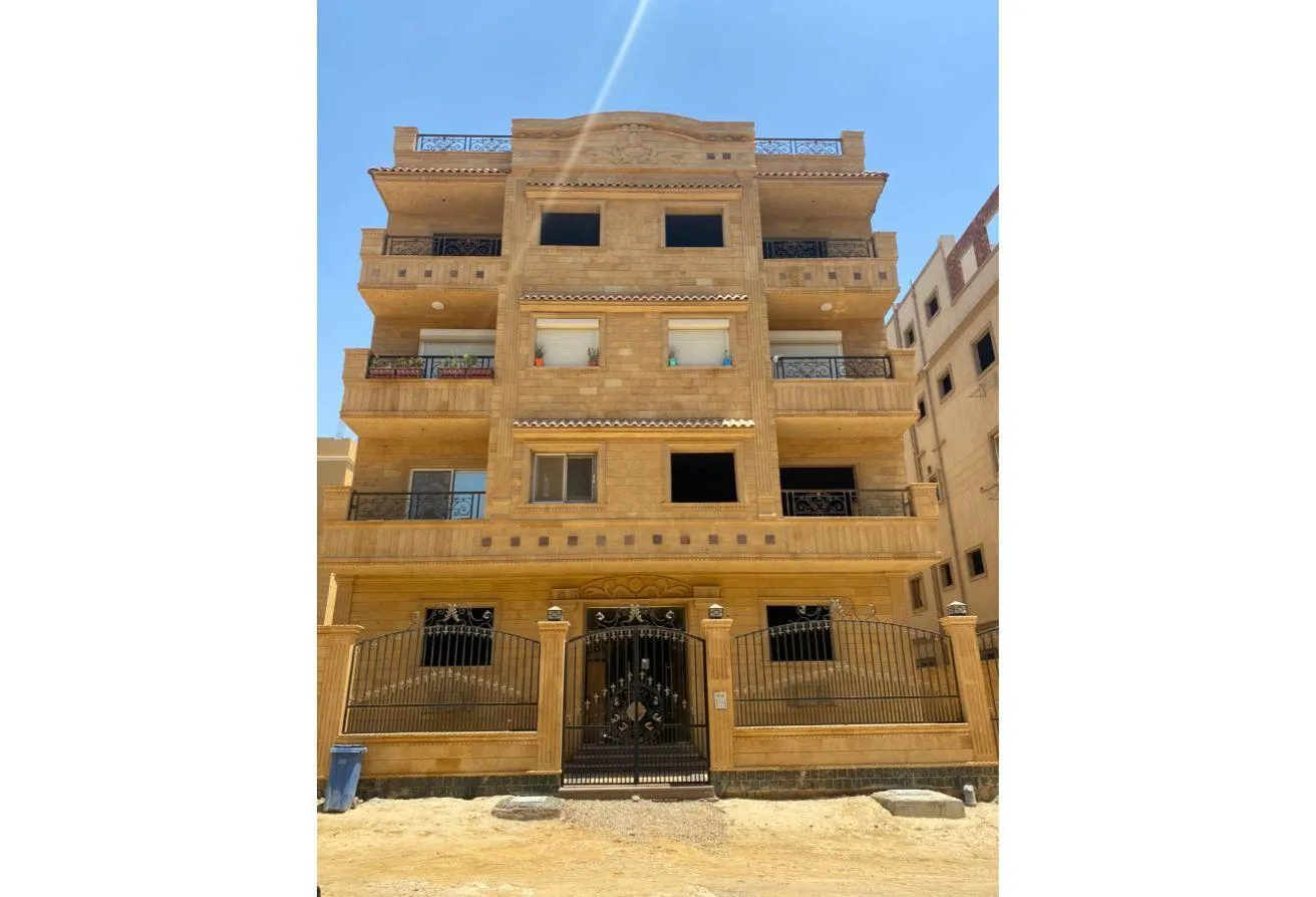 Sale in Al Andalus District: شقة للبيع بحي الاندلس 2 بمساحة 185م دور أول