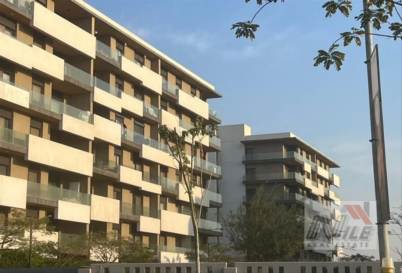 Sale in Al Burouj Compound: Finished Apartment With Garden Attractive Price