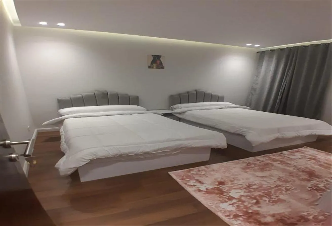 Rent in The Courtyards: Courtyard Sodic - Beverly Hills