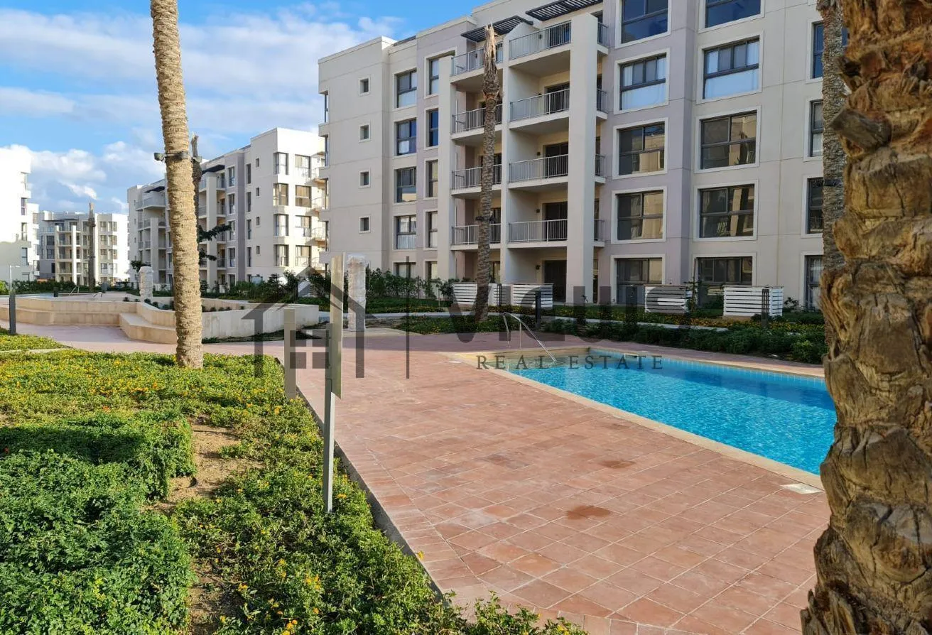 Sale in Marassi: Twinhouse Direct on Lake &amp; Pool in Marassi
