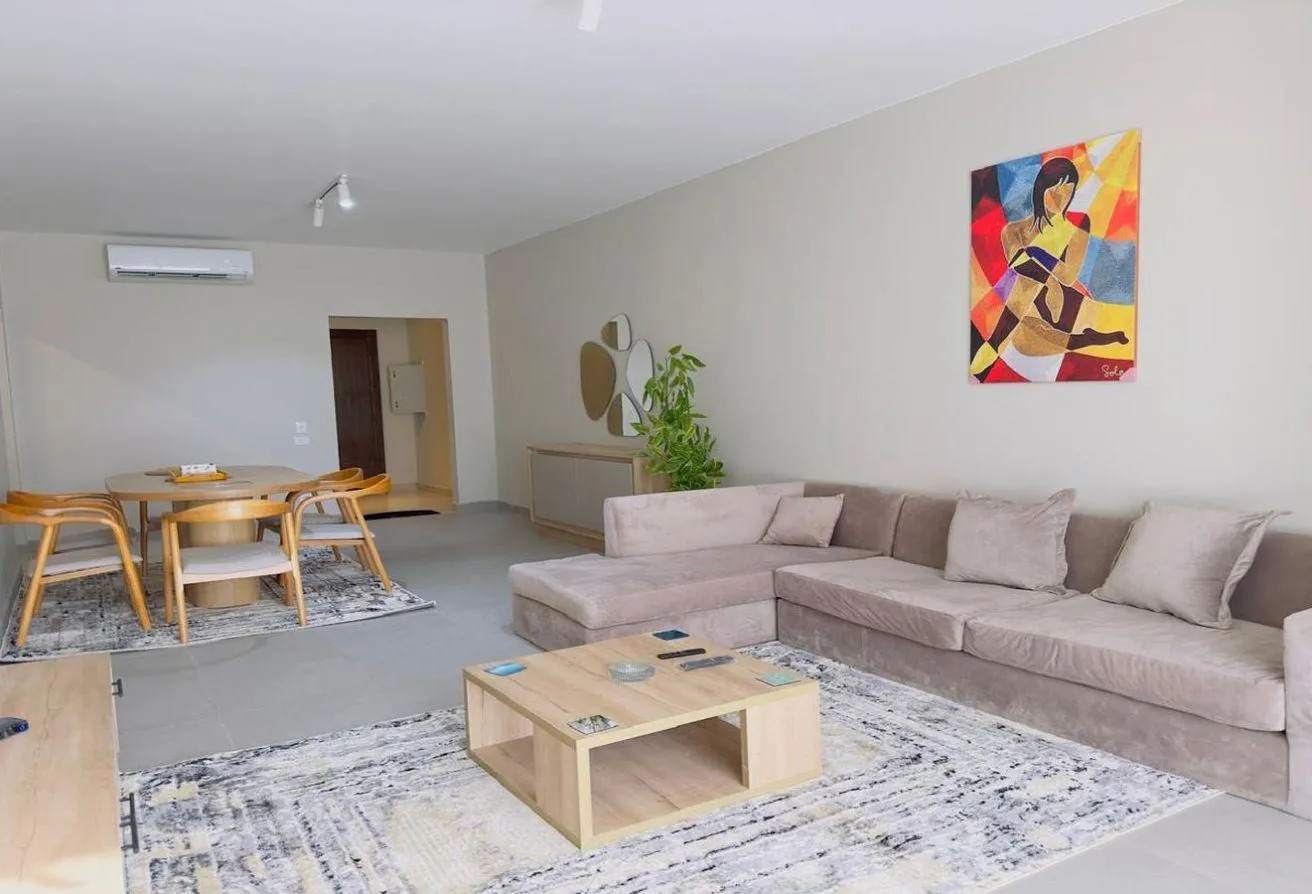 Rent in 90 Avenue: Furnished apartment for rent at 90 Avenue