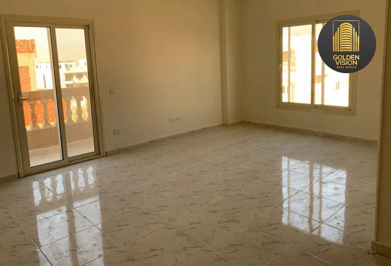 Sale in Al Shorouk Springs: شقة للبيع  في الشروق الحي الثالث  215 م٢ بأقل سعر.