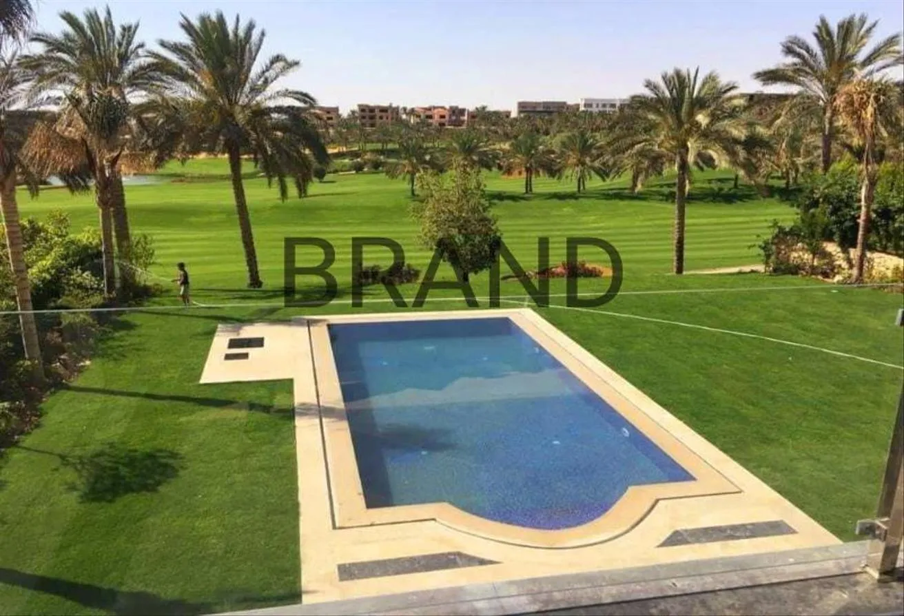 للايجار في قطامية ديونز: فيلا مميزة صف أول جولف  في  كمبوند  قطامية  ديونز 