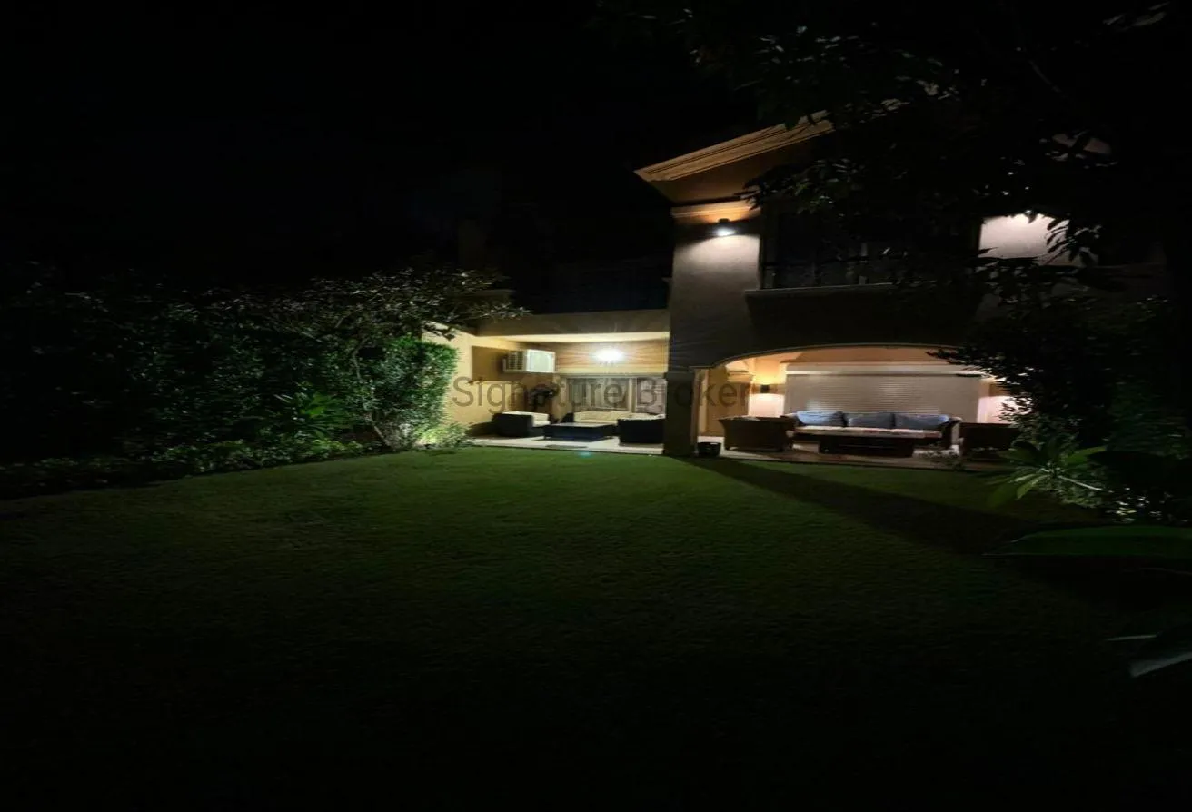Rent in Dyar Park: Townhouse With Kitchen And Air Conditioners