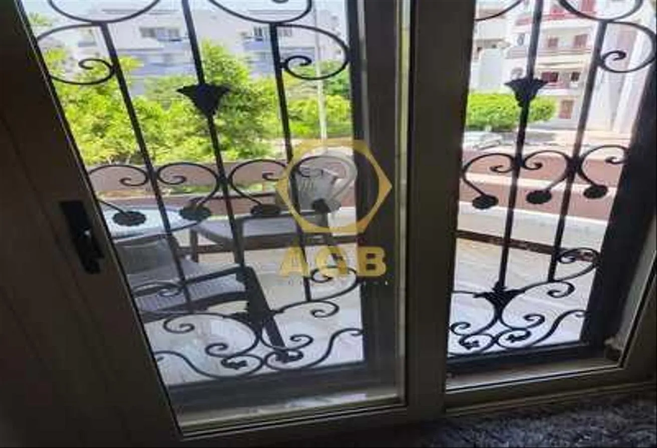Sale in Shorouk City: For sale, an apartment of 200 square meters, super