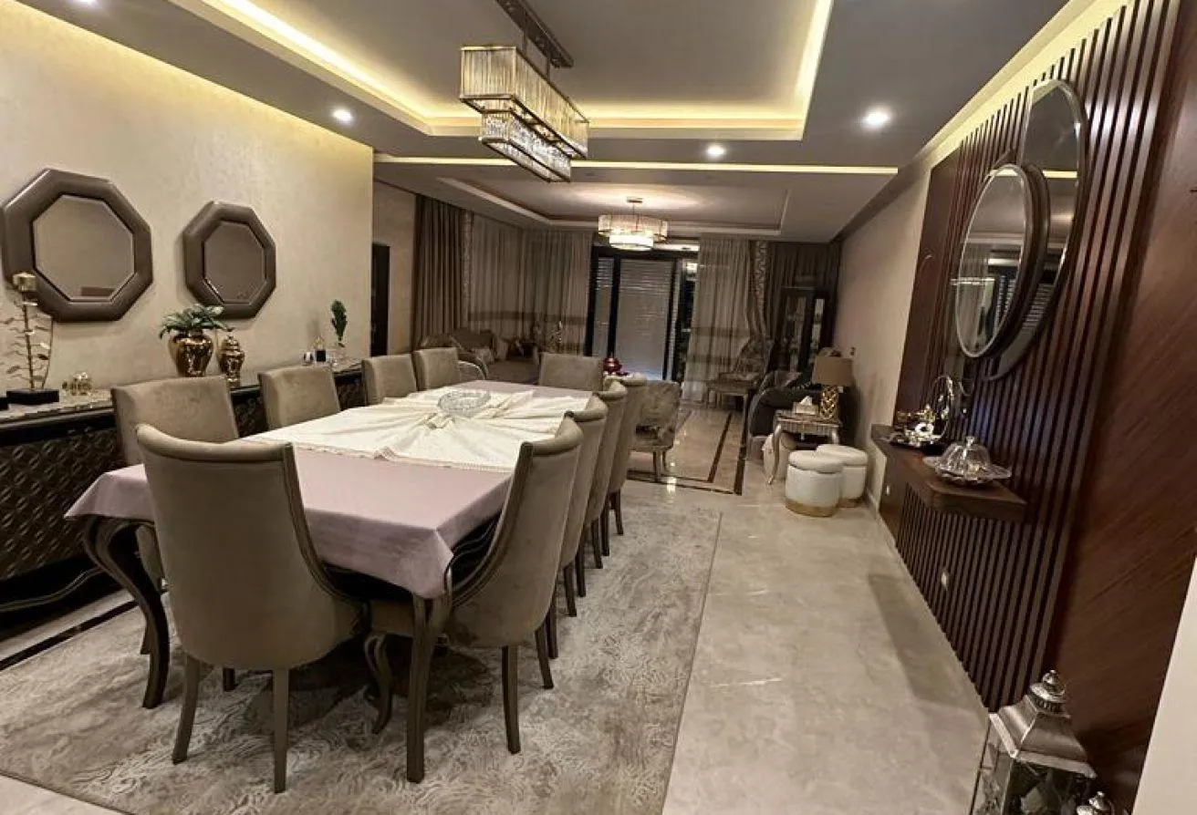 Sale in Azad: Azad Compound Ultra Super Lux Apartment at a barga