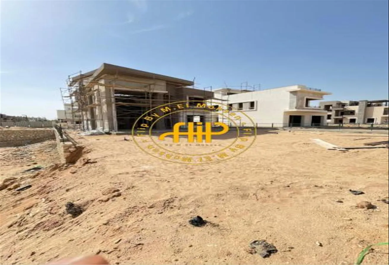 البيع في نيو جيزة: للبيع فيلا تصميم مميز kingsrange مطلة على البحيرة 