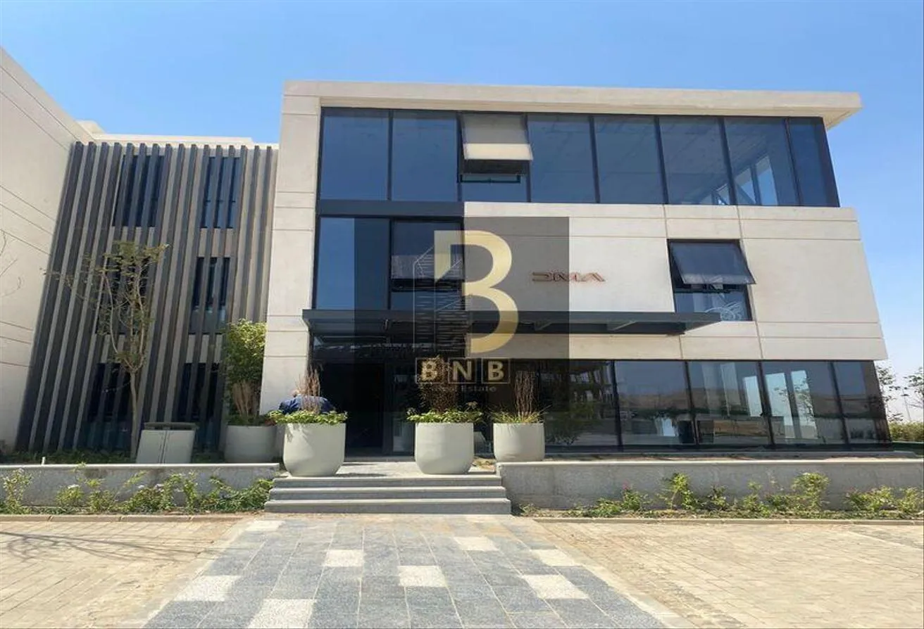 للايجار في وان جولدن سكوير مول: مبني بالكامل إداري 200م للإيجار ب التجمع الخامس 