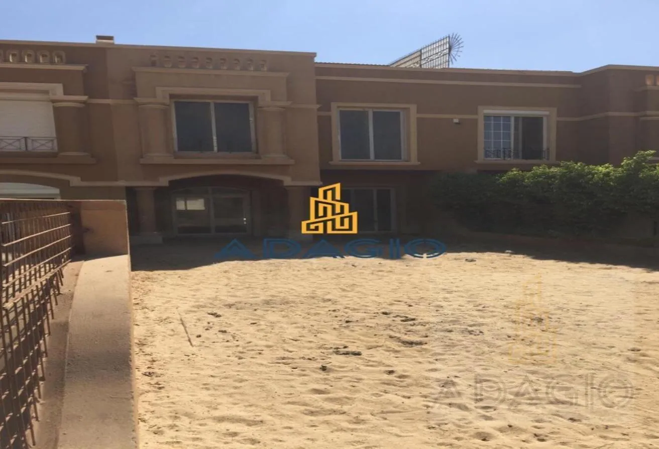 Sale in Royal Meadows: للبيع تاون هاوس بكمبوند رويال ميدوز
