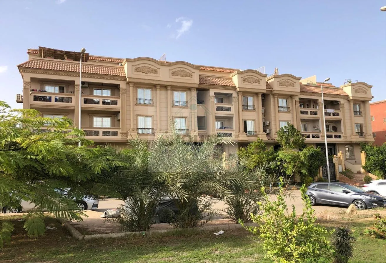 Sale in 7th District: للبيع شقه الحى السابع فيلات الشيخ زايد