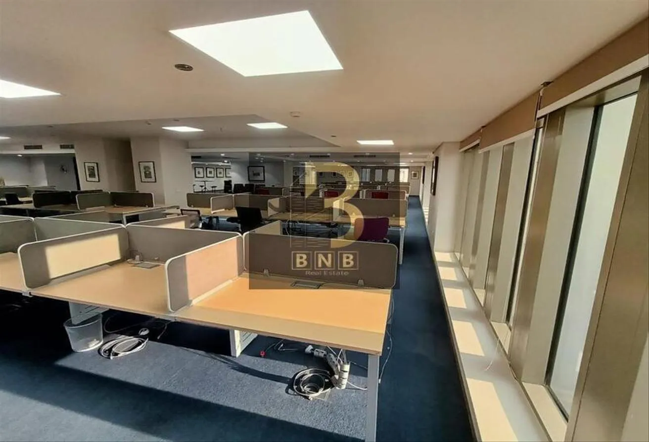 Rent in V90: Fully Furnished Admin 1400sqm in 90th New Cairo
