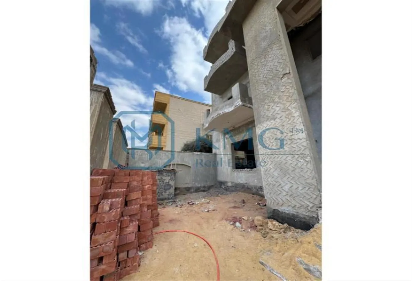 Sale in El Nakheel: تمتع بحياةالفيلا بشقةفورى بجاردن كبيرة ومدخل خاص