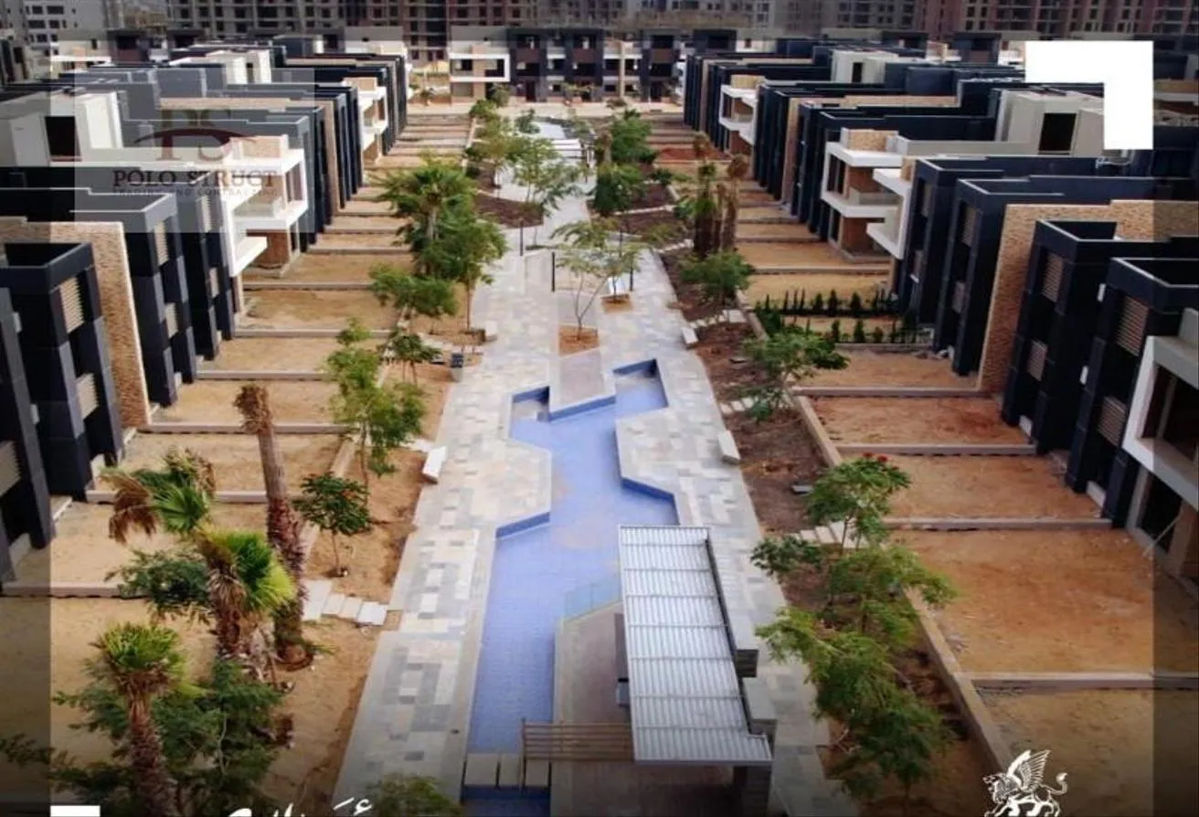 Sale in Midtown Solo: توين هاوس ٣٥٠متر -موقع مميز- نصف تشطيب