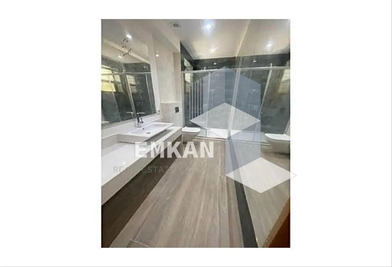 Rent in The Courtyards: Upper duplex for rent in Westown, first use