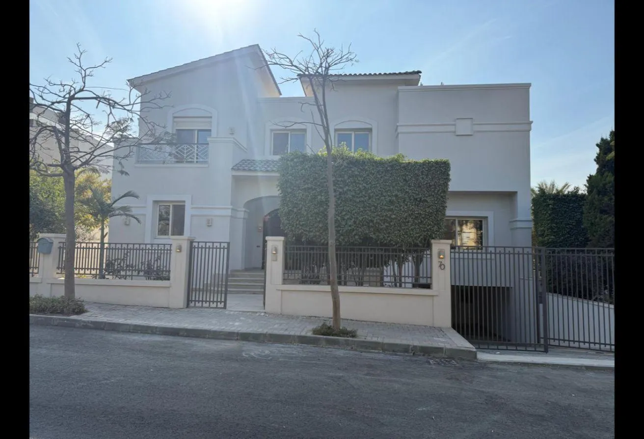 Rent in Swan Lake: Semi-furnished villa for rent Swan Lake Compound