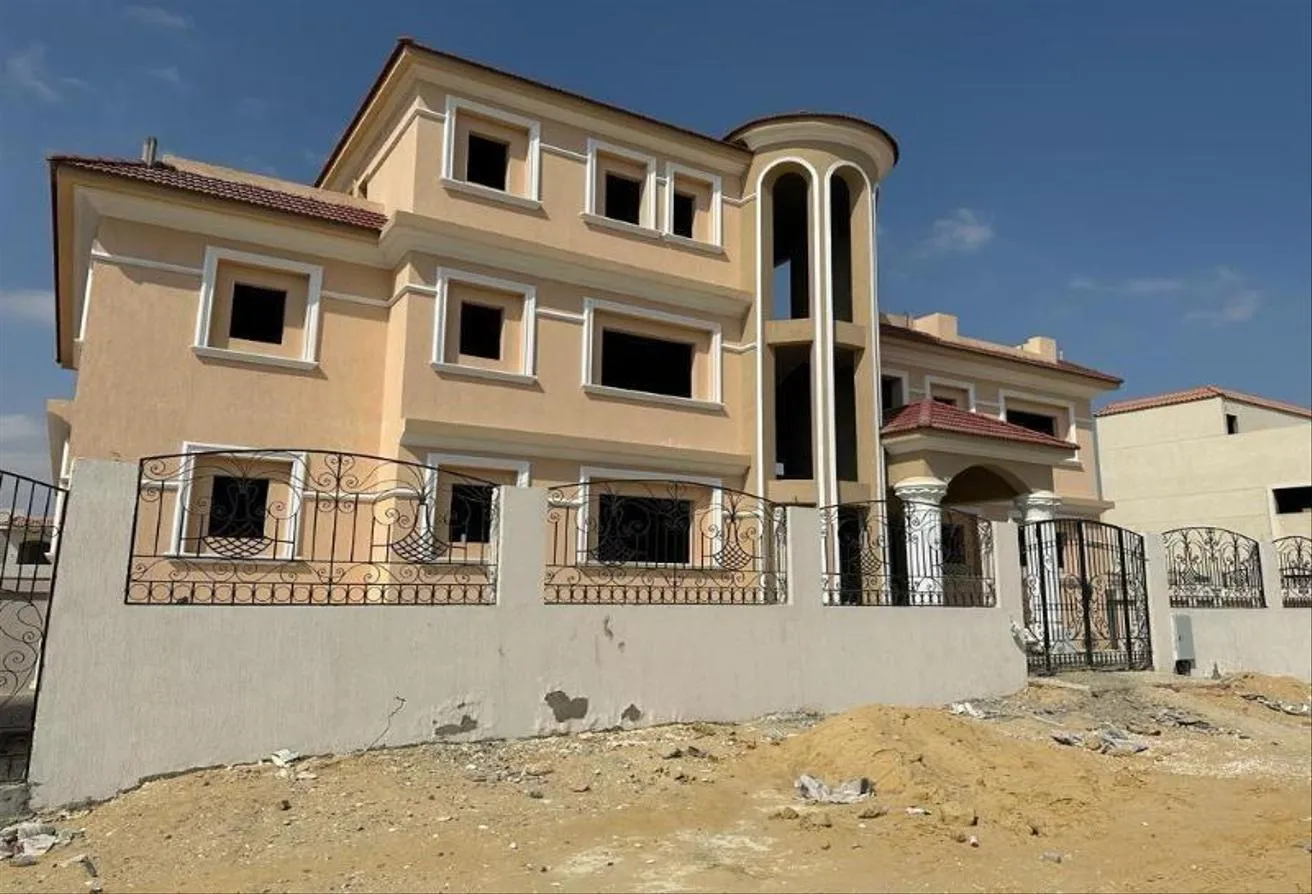 Sale in Tawny Hyde Park: Standalone Villa in Suez Gulf Compound – GUPCO