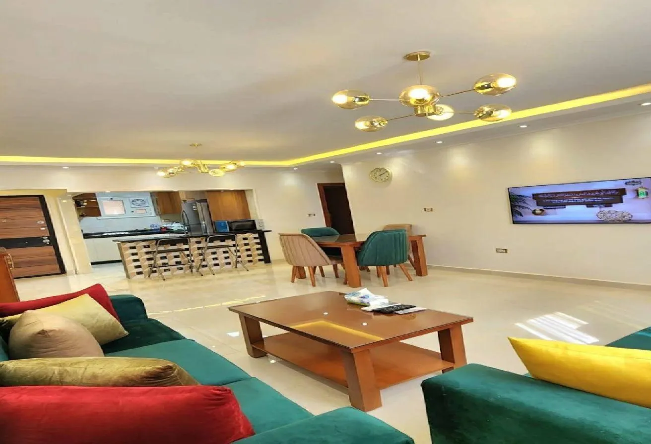 Rent in Al Ashrafiya: شقه فاخره إيجار مفروش بكمبوند الأشرفية