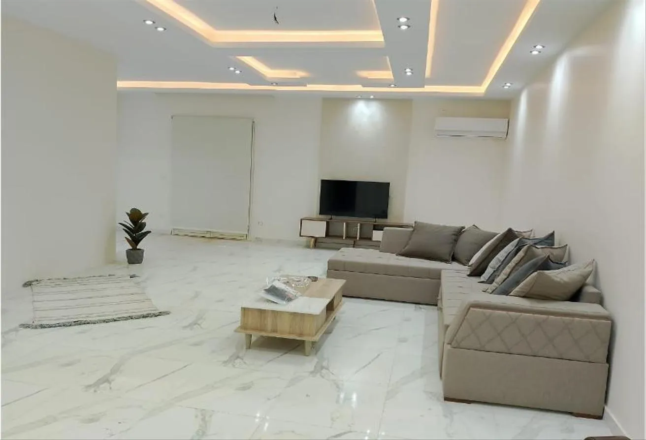 Rent in 8th District: office for rent in sheikh zayed district 8 - 220 m