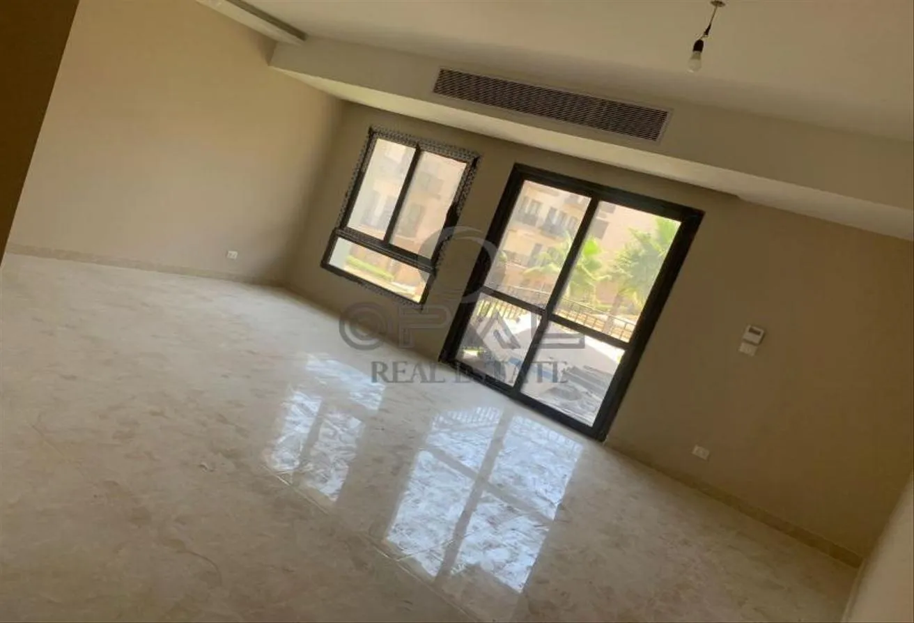 Rent in Six West: Apartment for rent in Courtyard - 3bd master