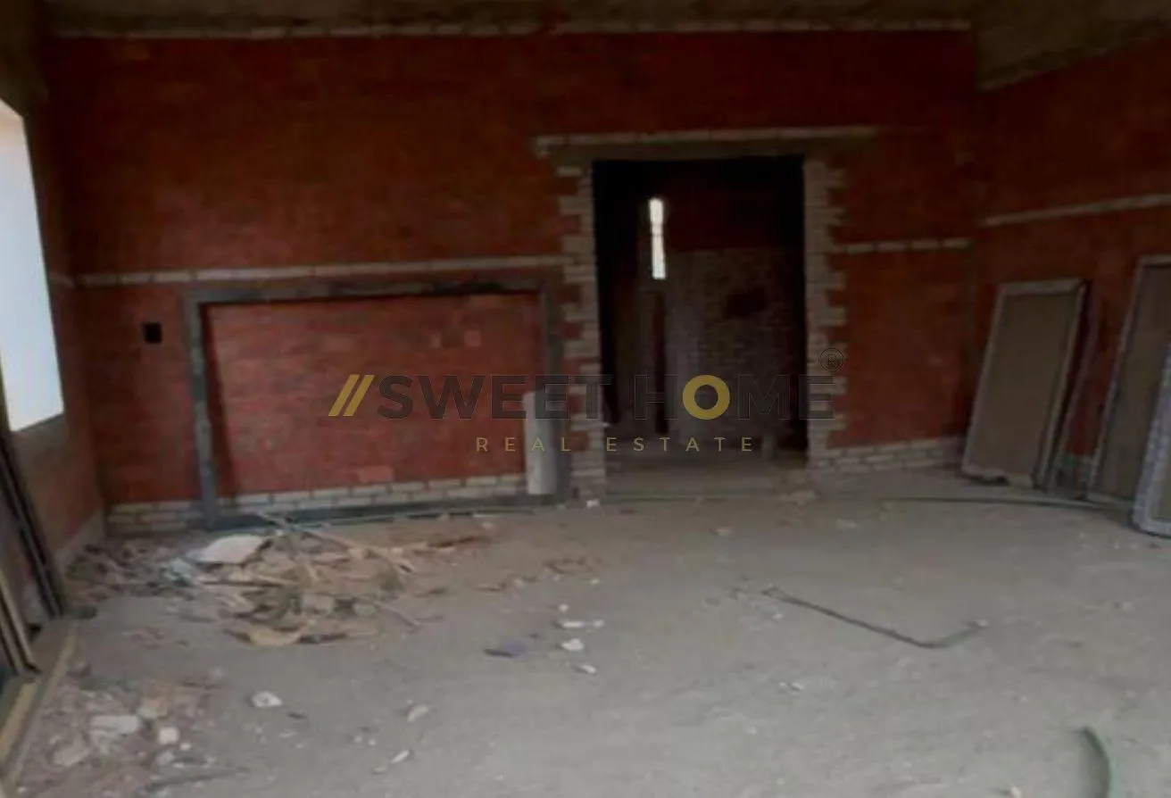 Sale in Azzar: Town House Middle For Sale In Azzar 1 Compound