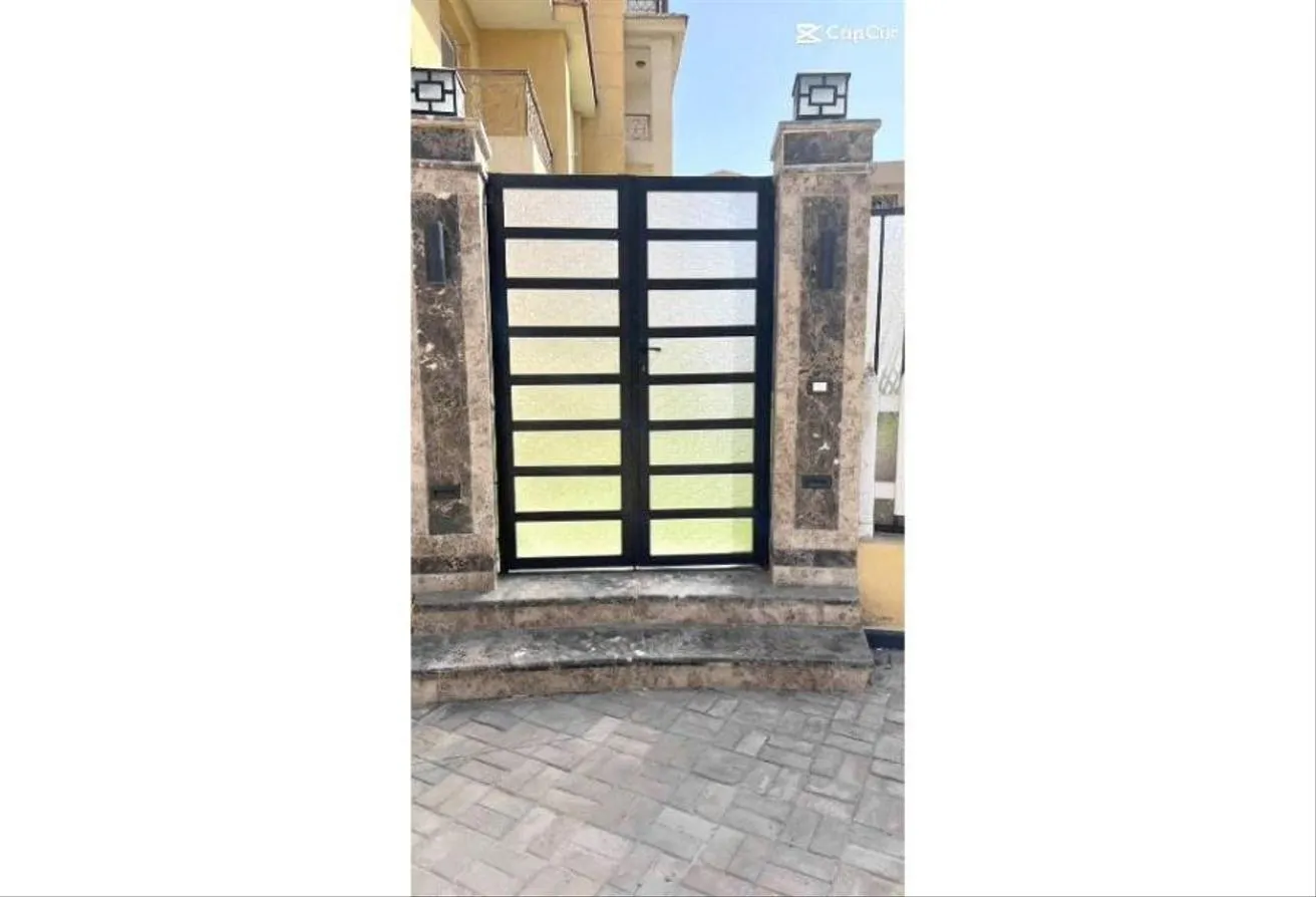 Sale in Al Khamayel city: Apartment For sale Ground floor 132m +118m Garden