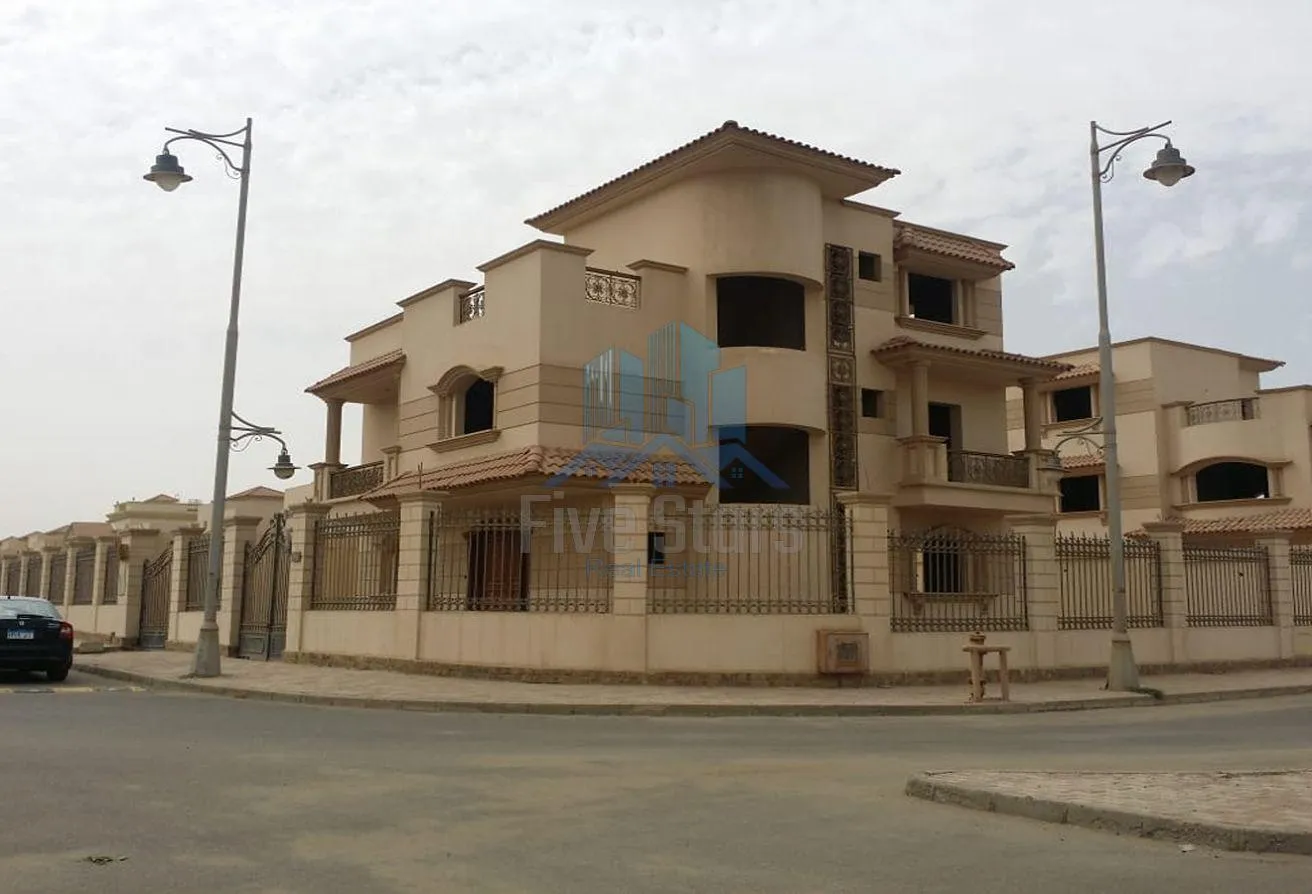 Sale in Royal City: فيلا مستقله للبيع في كمبوند رويال سيتي نص تشطيب مم